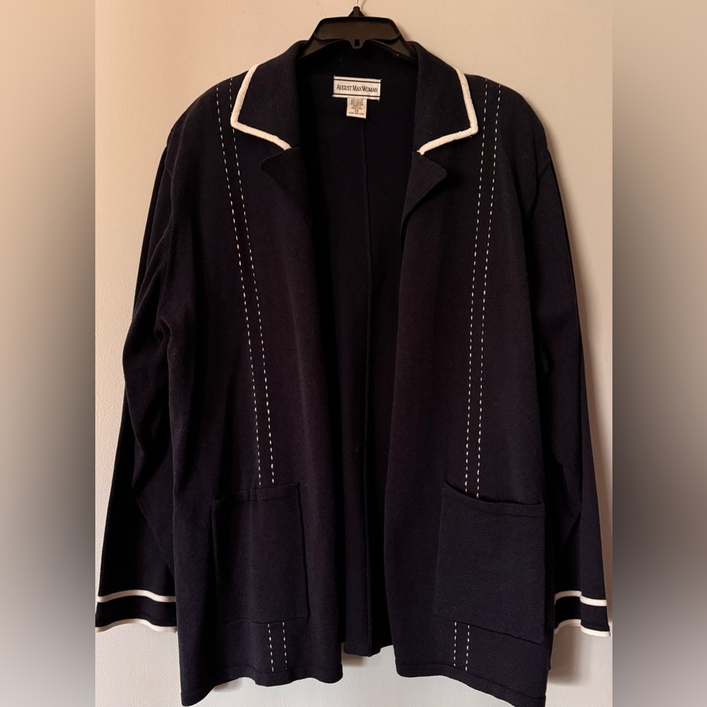 August Max sweater jacket